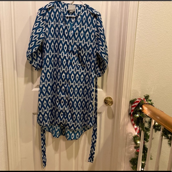 Maeve Dresses & Skirts - MAEVE BLUE & WHITE BUTTON UP DRESS SZ S